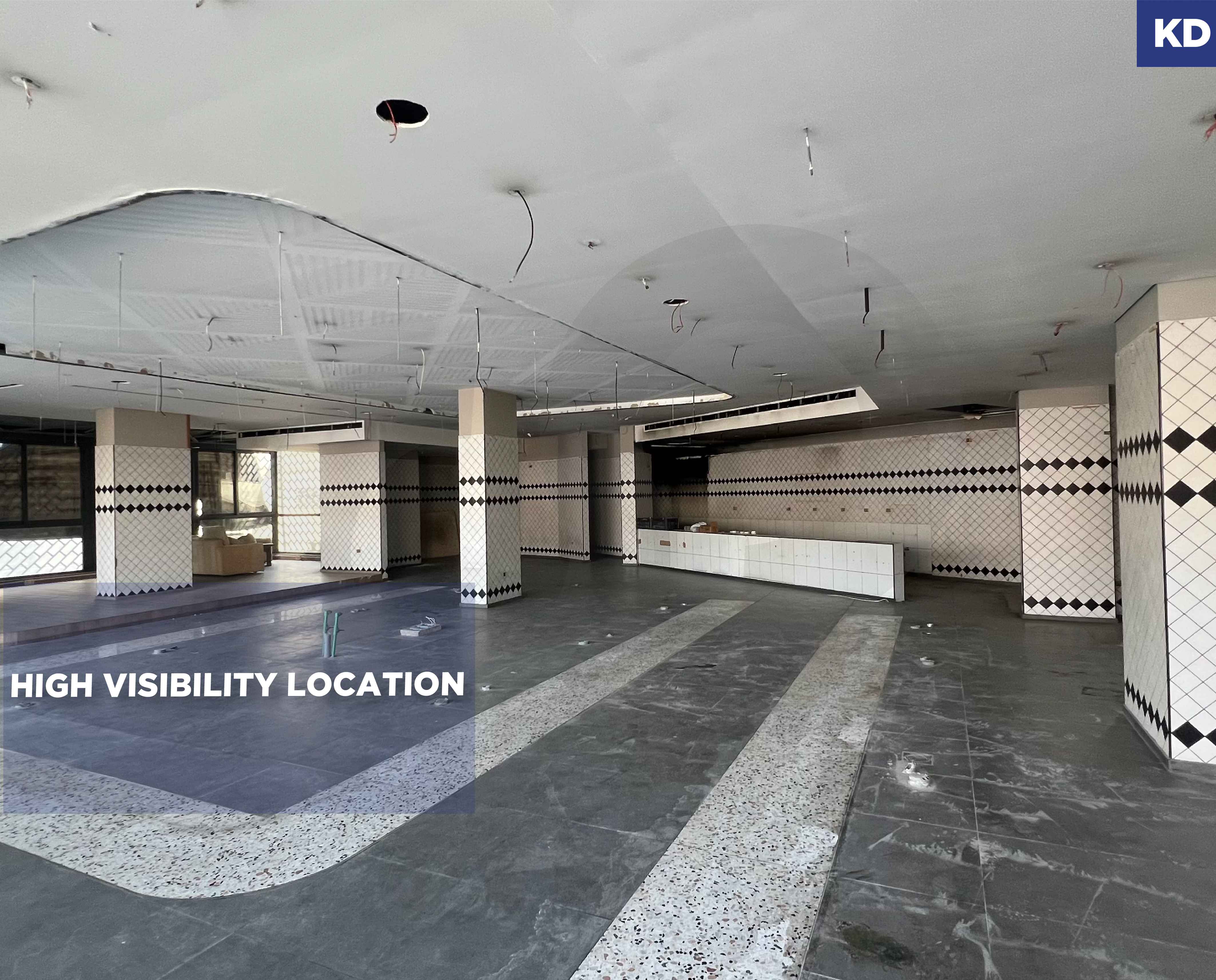Showroom/Dbaye / prime location