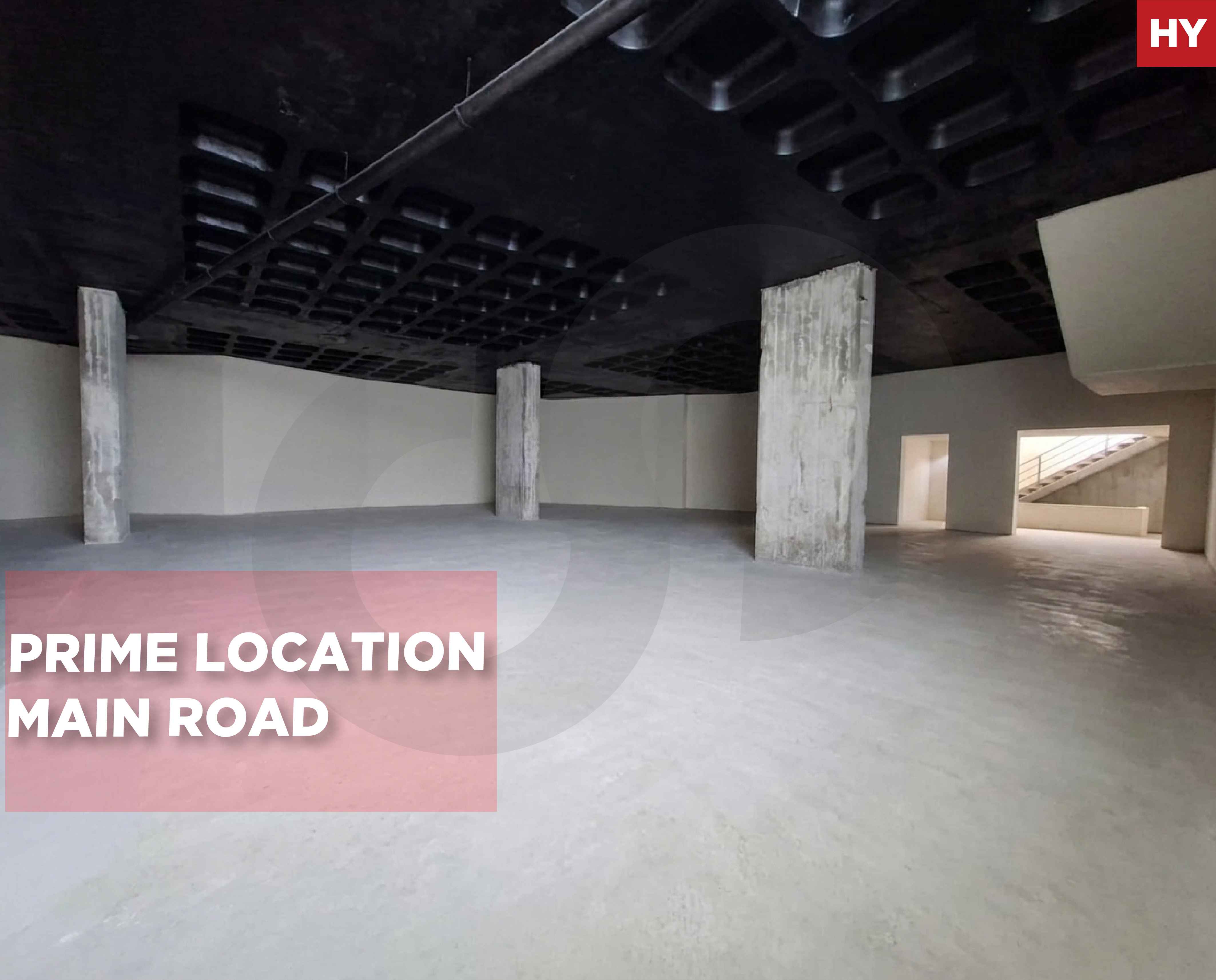 WAREHOUSE/main road in Betchay, Baabda