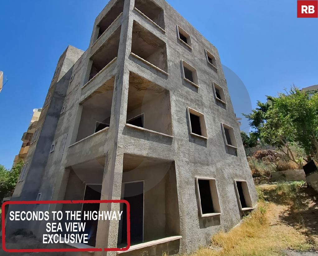 On a 650 sqm plot, this 4-story building in Fidar-Jbeil