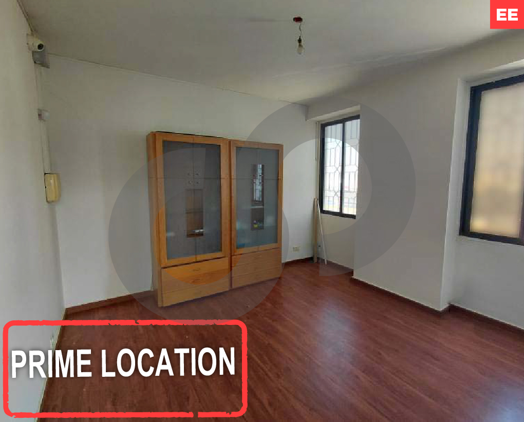 strategically located,on the highway,office,Daoura