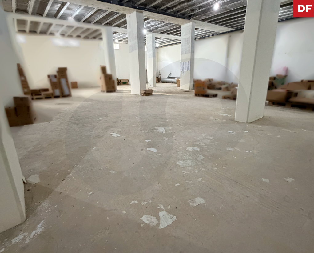Depot for sale , Prime Location , Dbayeh — الصورة 1