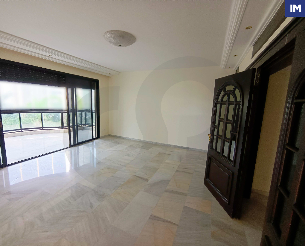 Near Marriott,Easy Access, 2 parking, sea view, Jnah