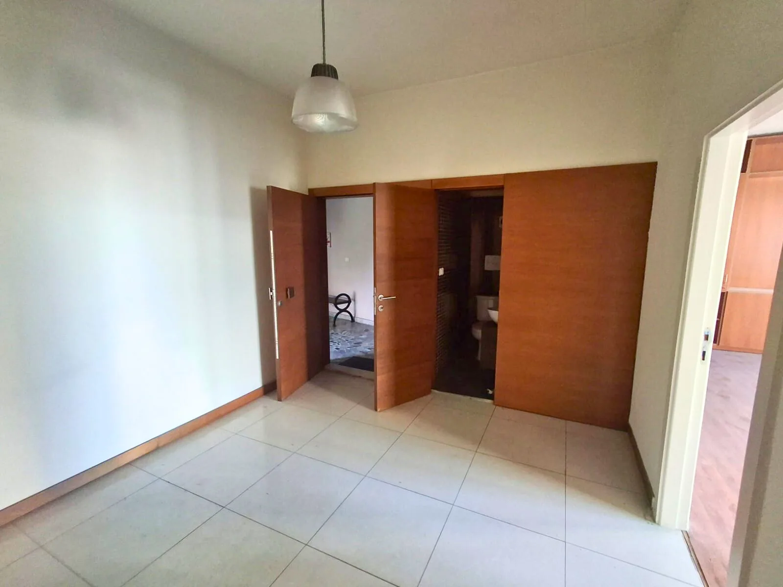 Office for Rent in Caree d'or, Achrafieh, Beirut, Lebanon — الصورة 3
