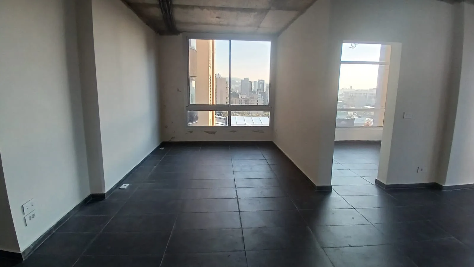Office for sale in Dbayeh — الصورة 2