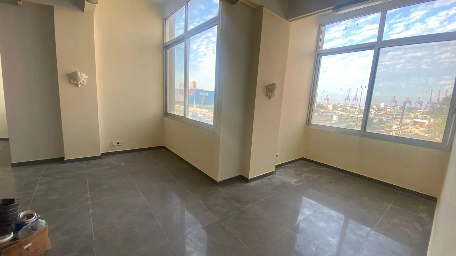 Office for rent in Bourj Hammoud — الصورة 3