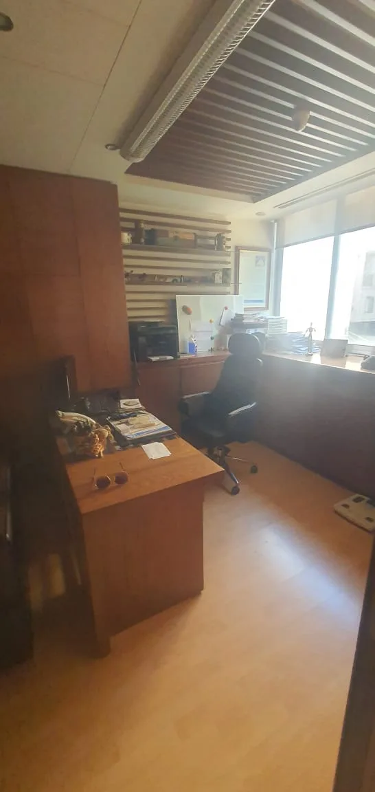Office for rent in Hamra, Beirut, Lebanon — الصورة 2