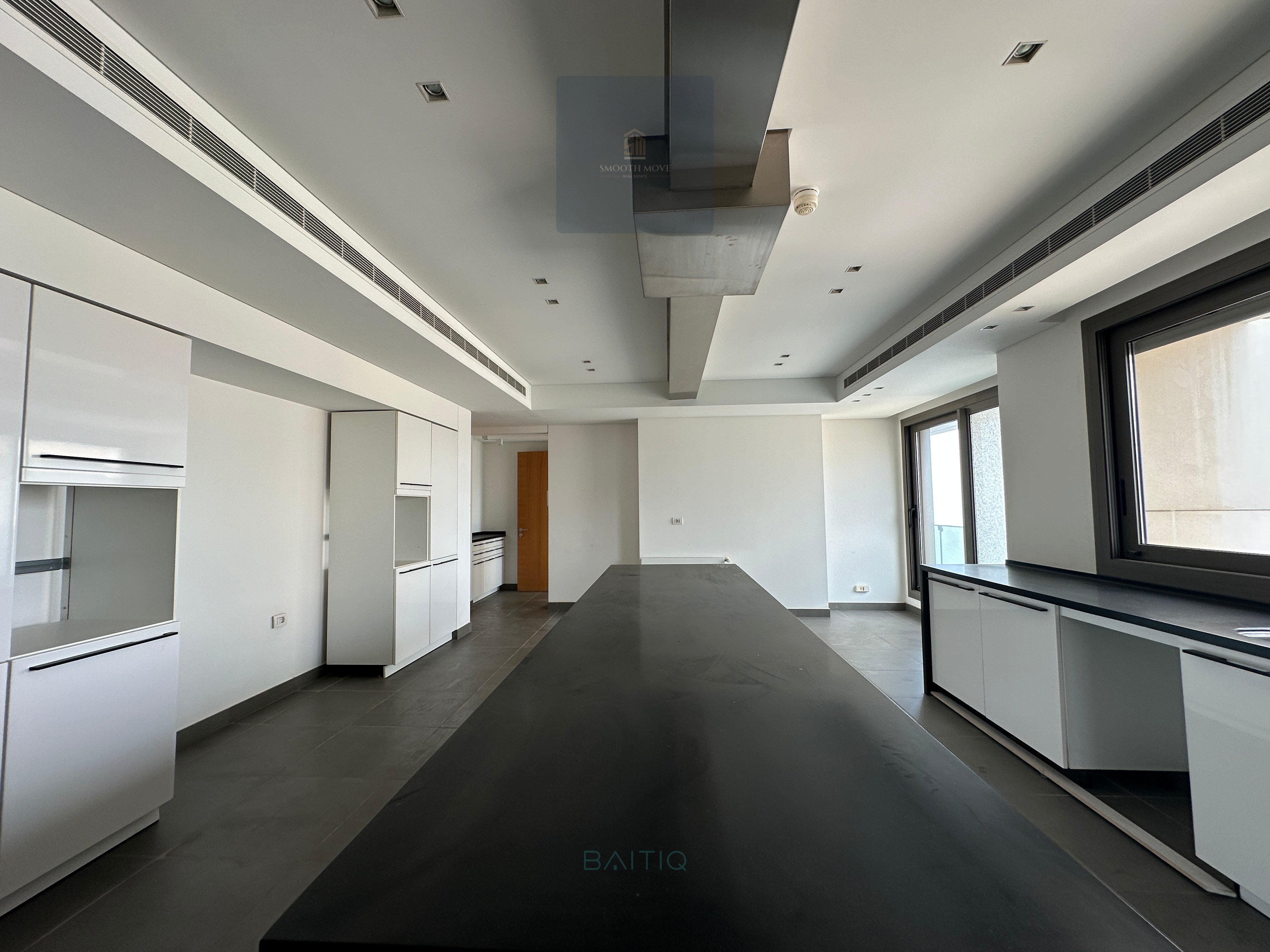 Huge Sea View Apartment for Sale in Rawche, Beirut — الصورة 4