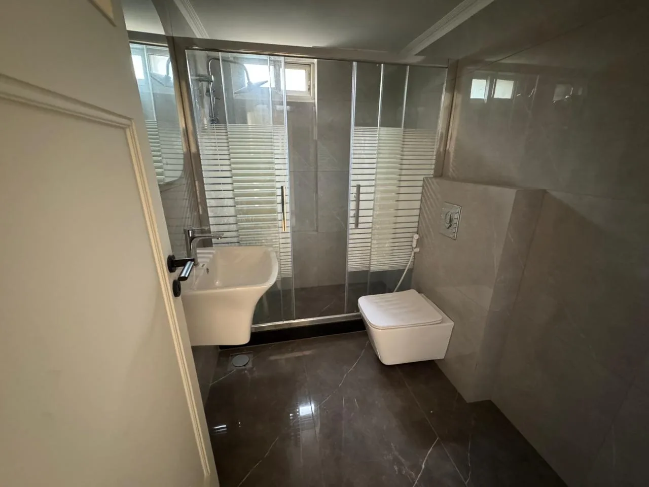 Apartment for Rent in Raoucheh — الصورة 7