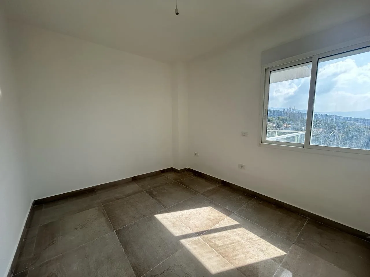 Apartment for Sale in Ras Osta, Lebanon — الصورة 2