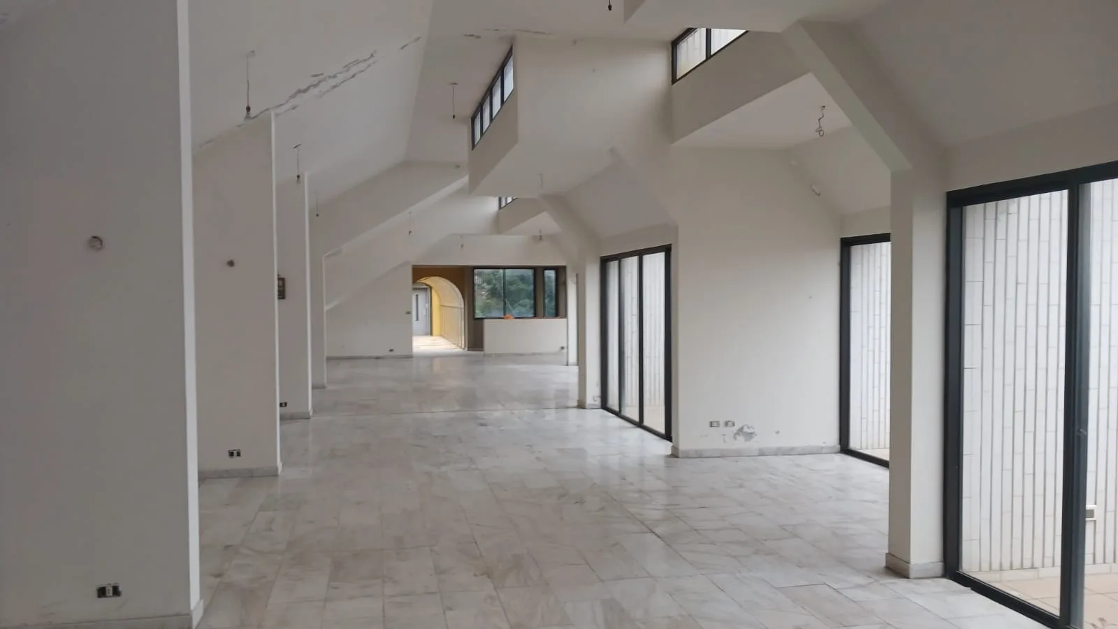 Restaurant for rent in Mtaileb