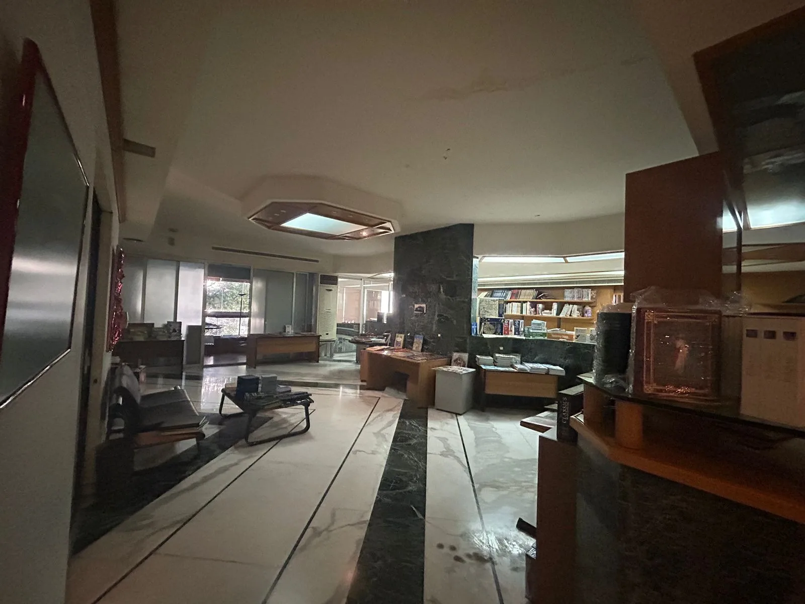 Office for Rent in Sassine, Achrafieh, Beirut, Lebanon — الصورة 3
