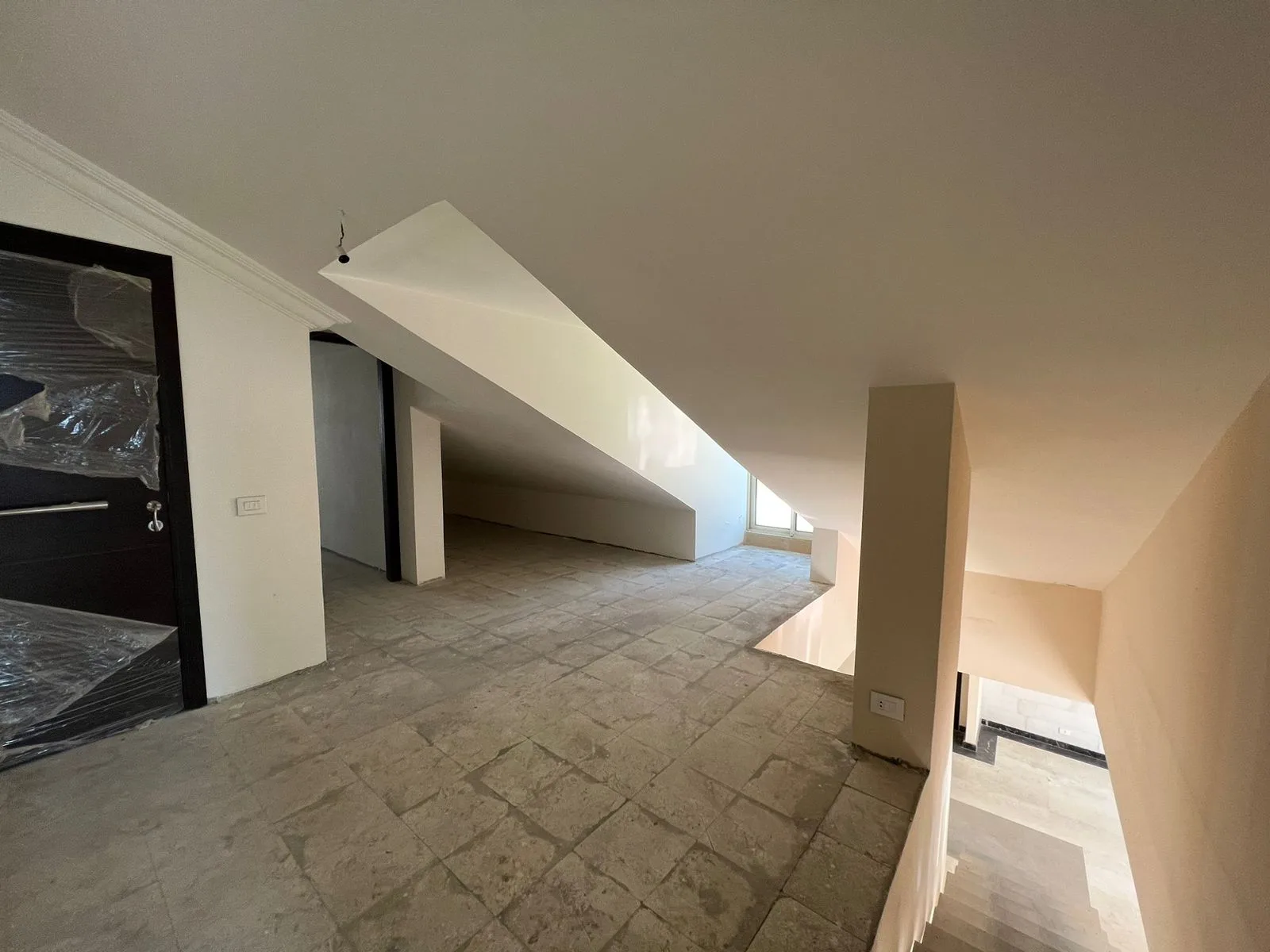 Duplex for Sale in Kfar Hbab, Lebanon — الصورة 2