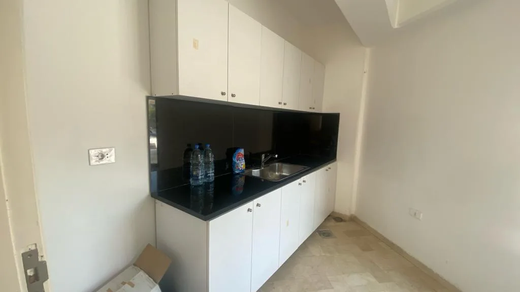 Office for rent in Nahr El Mot، Lebanon — الصورة 8