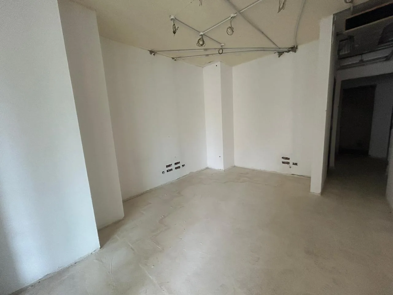 Office for rent in Downtown — الصورة 5