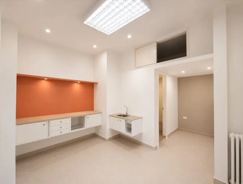 Office for Rent  in Achrafieh — الصورة 4