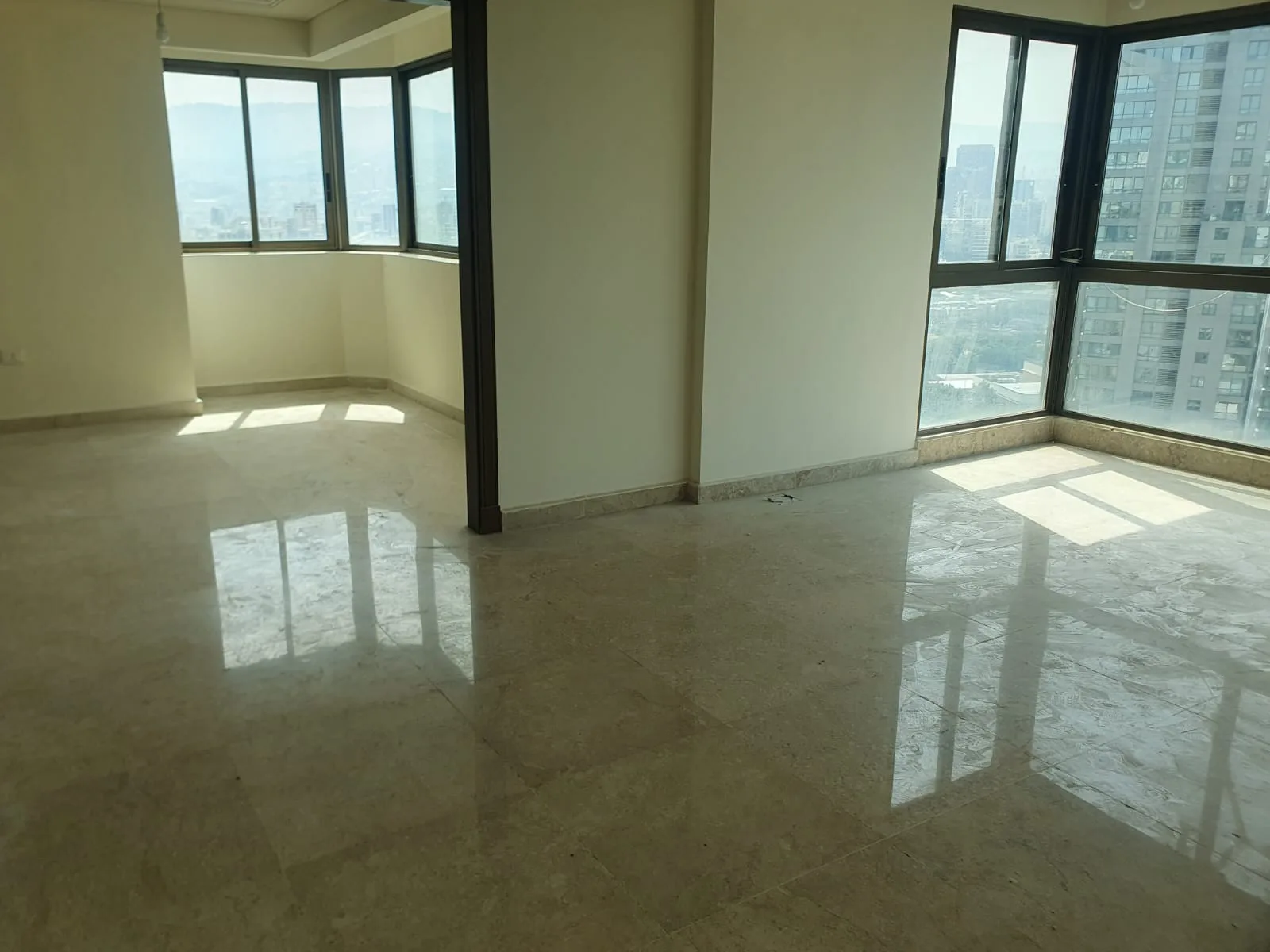Apartment for Sale in Syoufi, Beirut, Lebanon — الصورة 3