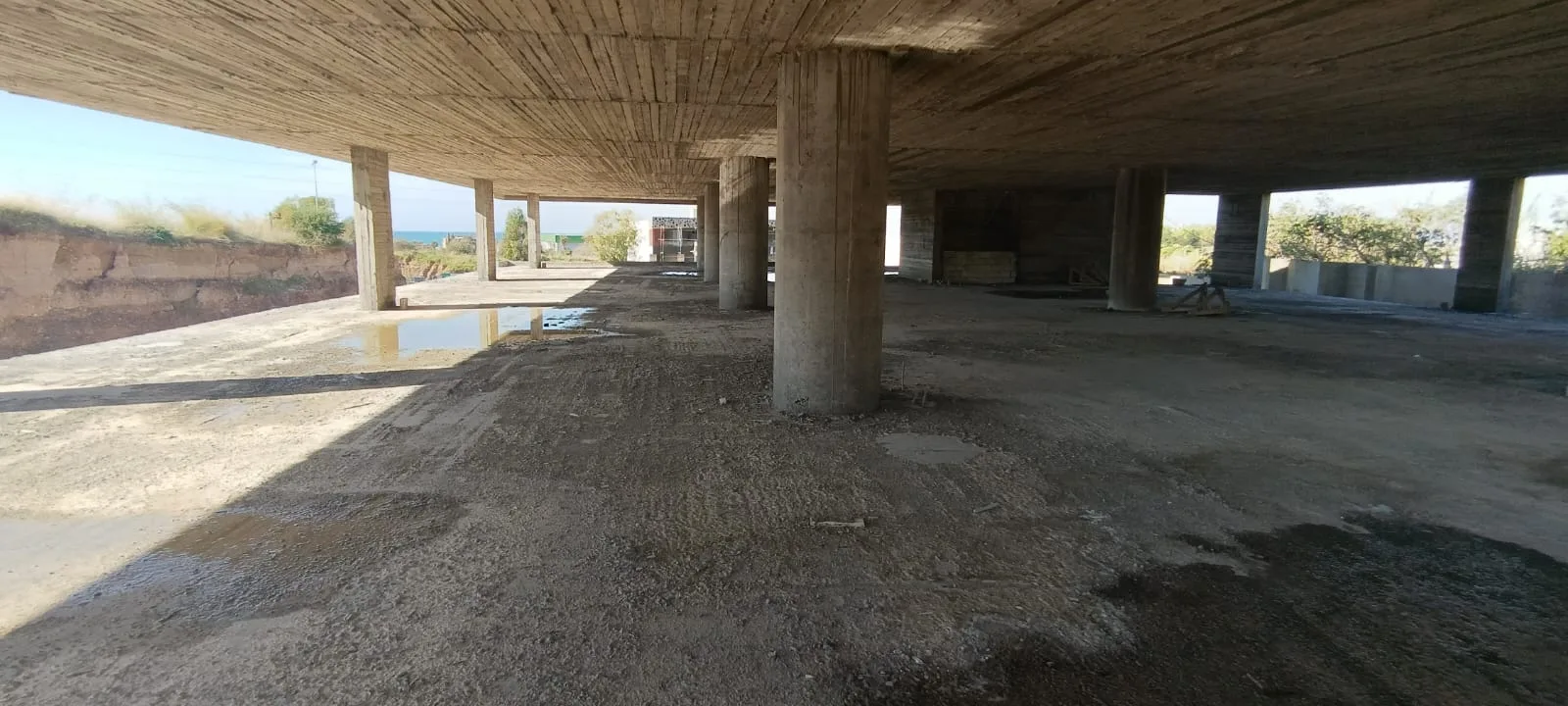 Showroom for rent in Chekka