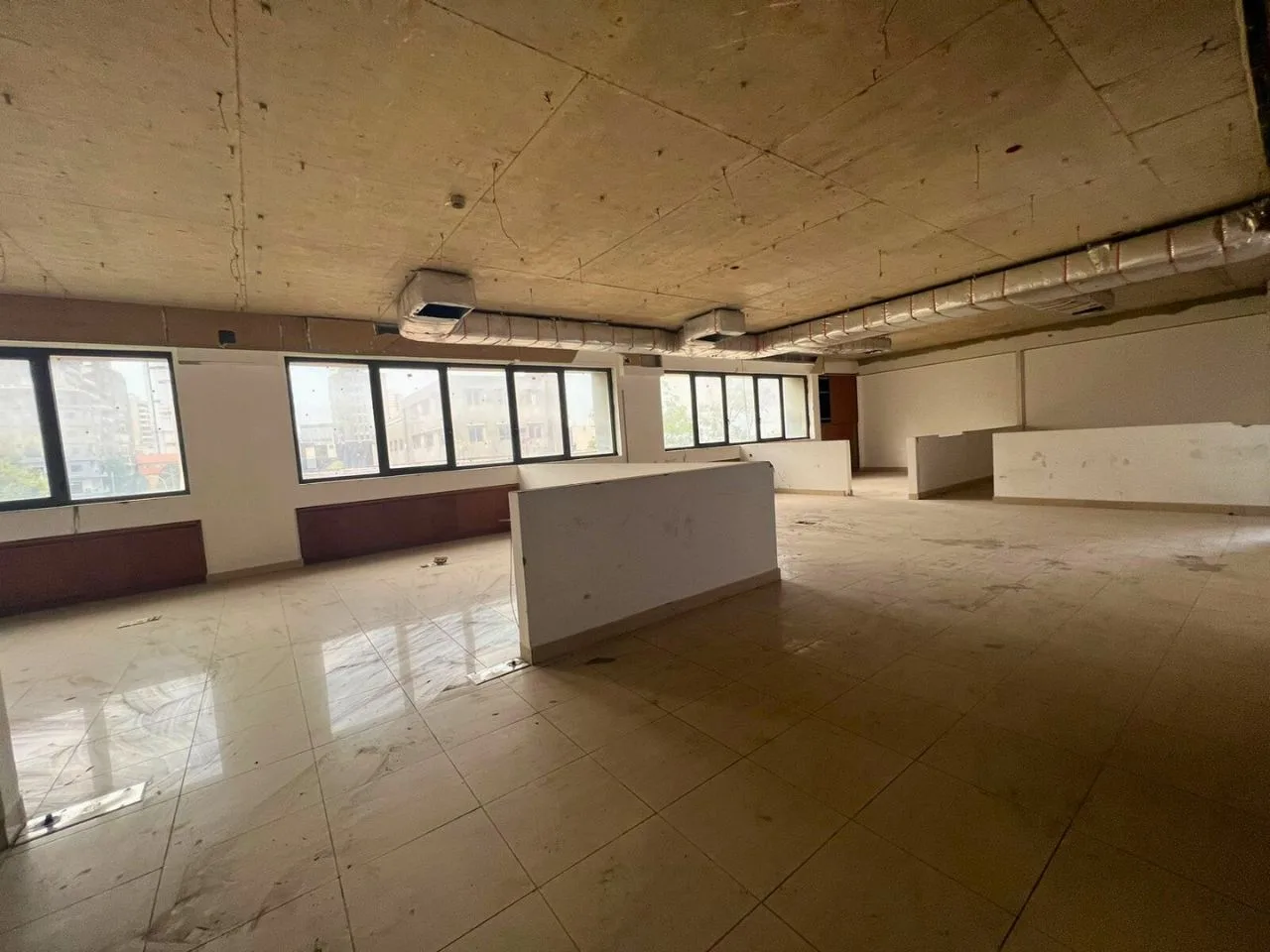 Office for sale in Mar Mikhael — الصورة 3