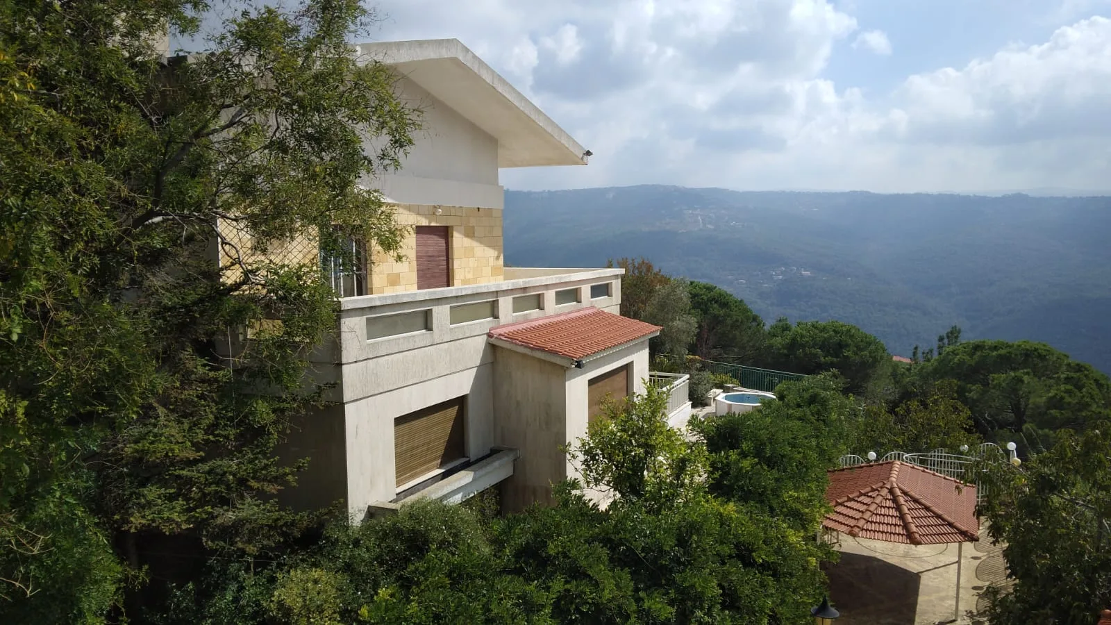 Villa for Sale in Baabdat, Lebanon — الصورة 2