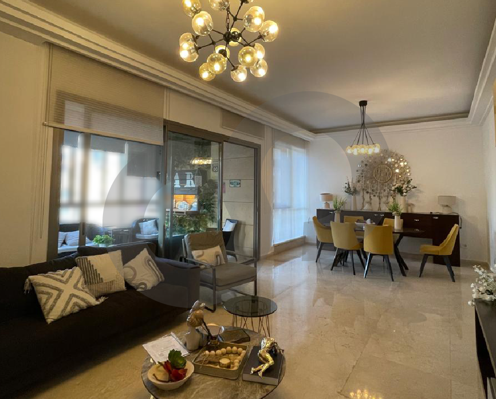 apartment is for sale on the main street of Mar Mikhael — الصورة 3