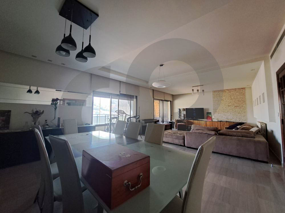 Spacious Apartment for Sale in New Mar Takla, Hazmieh — الصورة 3