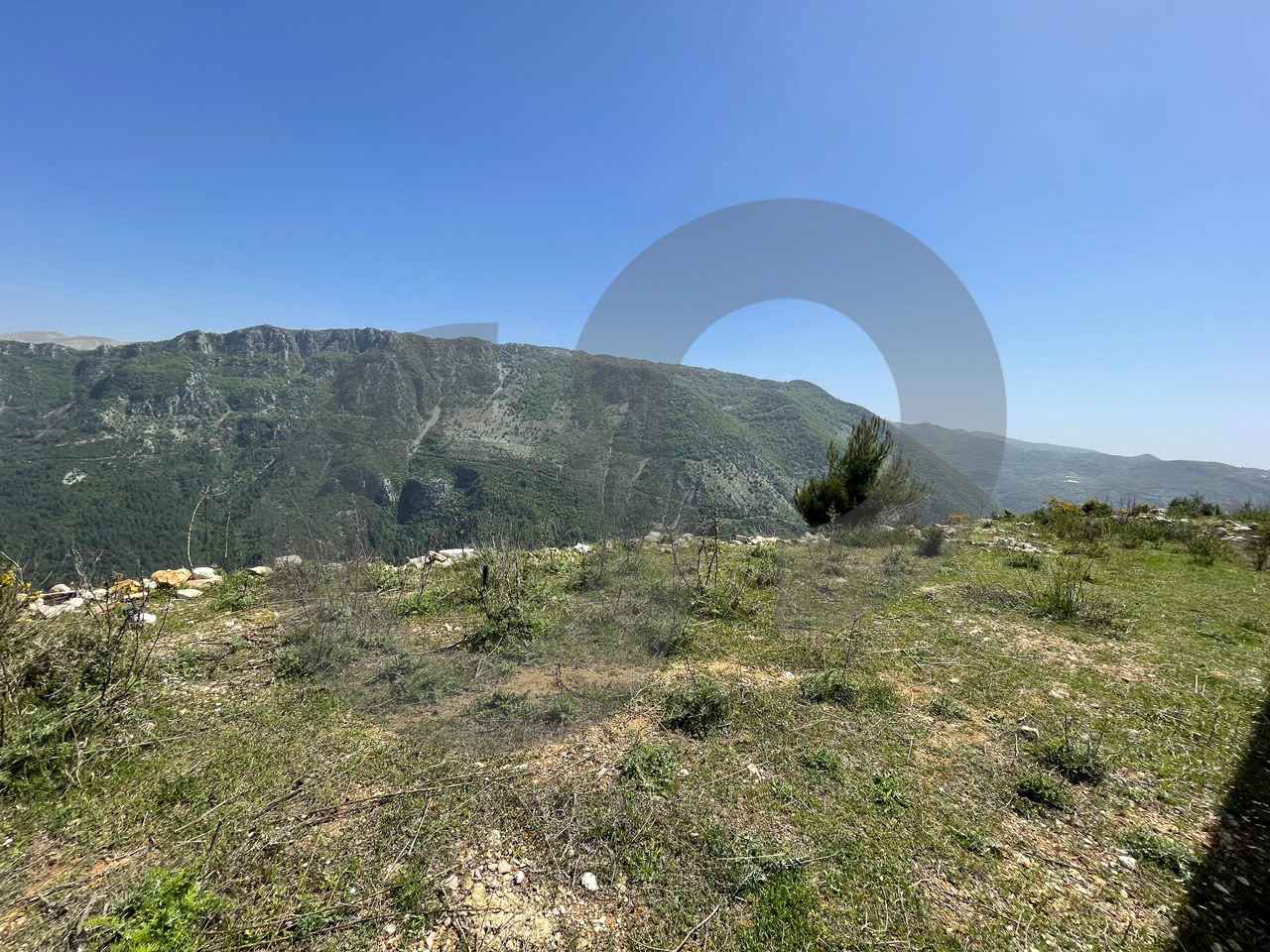 LAND/Ideal for a private residence or investment project/Ain Jrein, Jbeil — الصورة 2