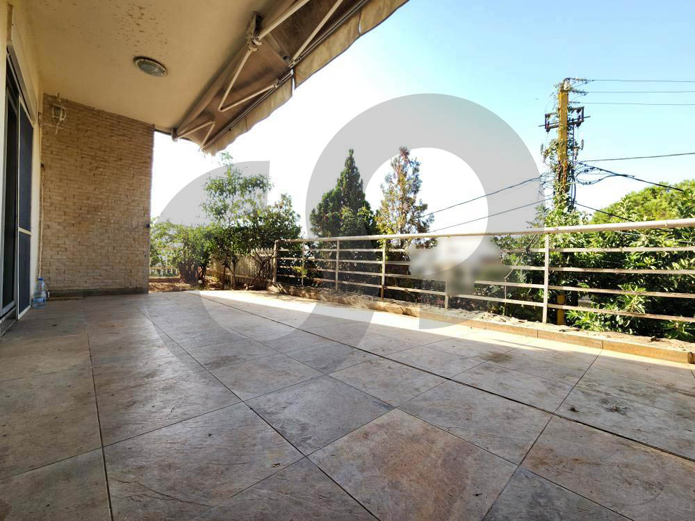 large terrace- quiet area in Qornet El Hamra — الصورة 2