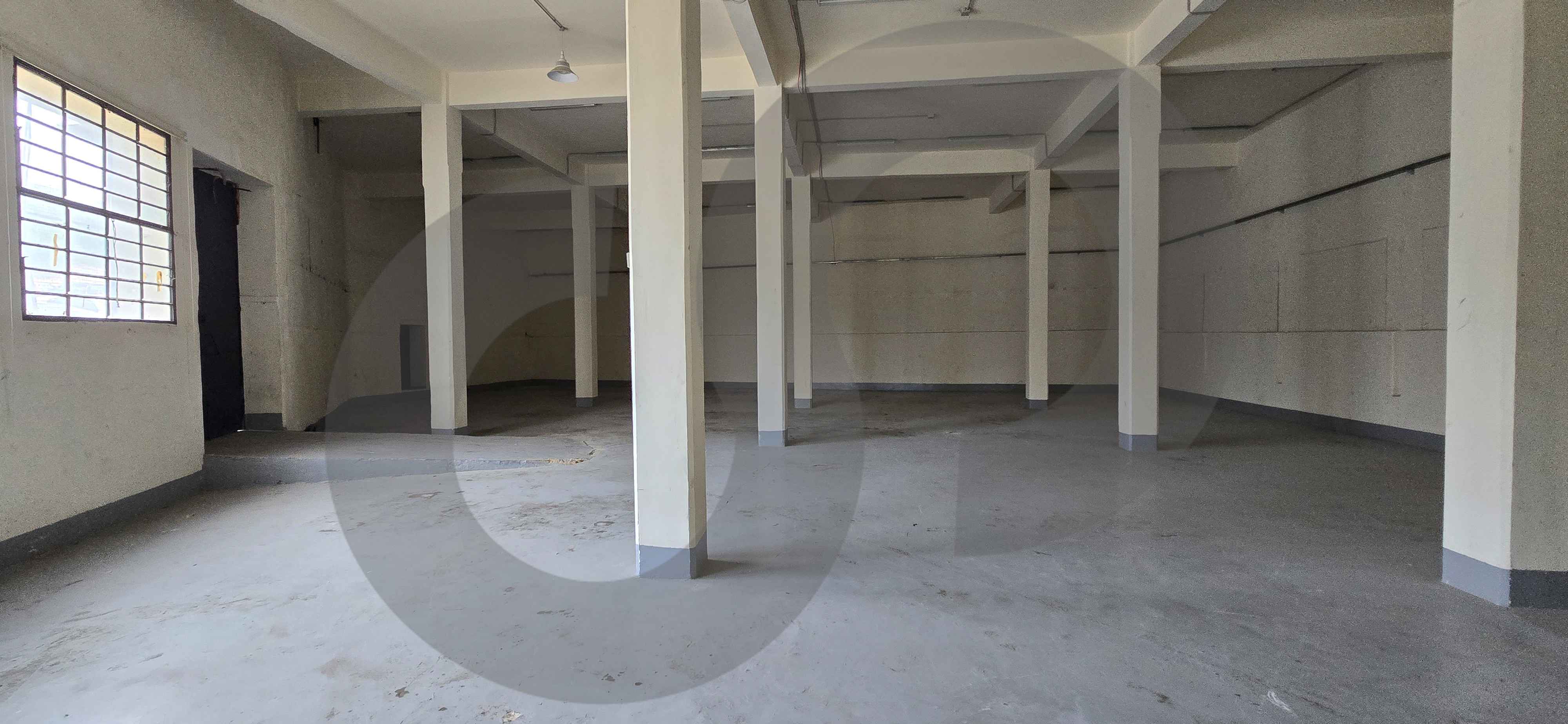 WAREHOUSE/BAABDA MAIN ROAD / offering a strategic location — photo 2
