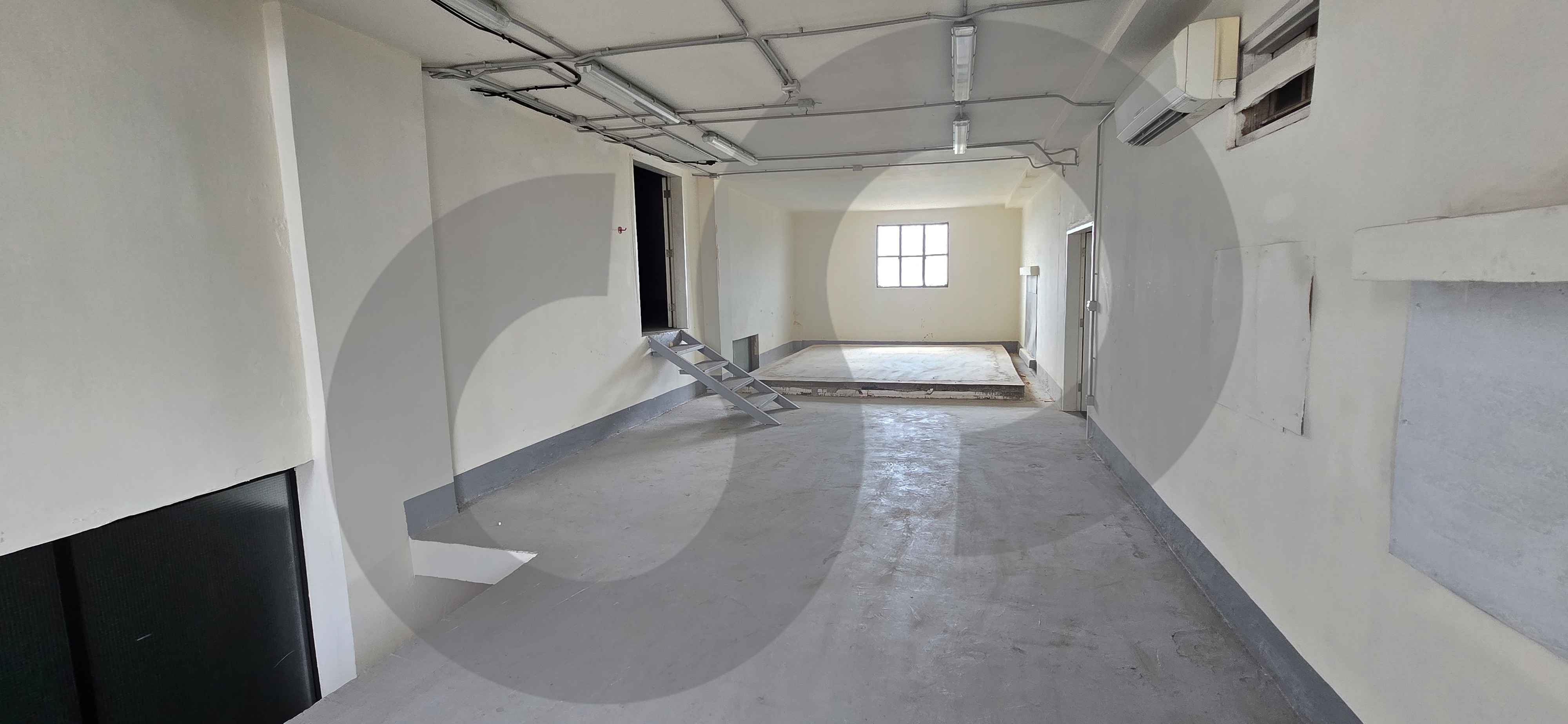 WAREHOUSE/BAABDA MAIN ROAD / offering a strategic location — photo 3