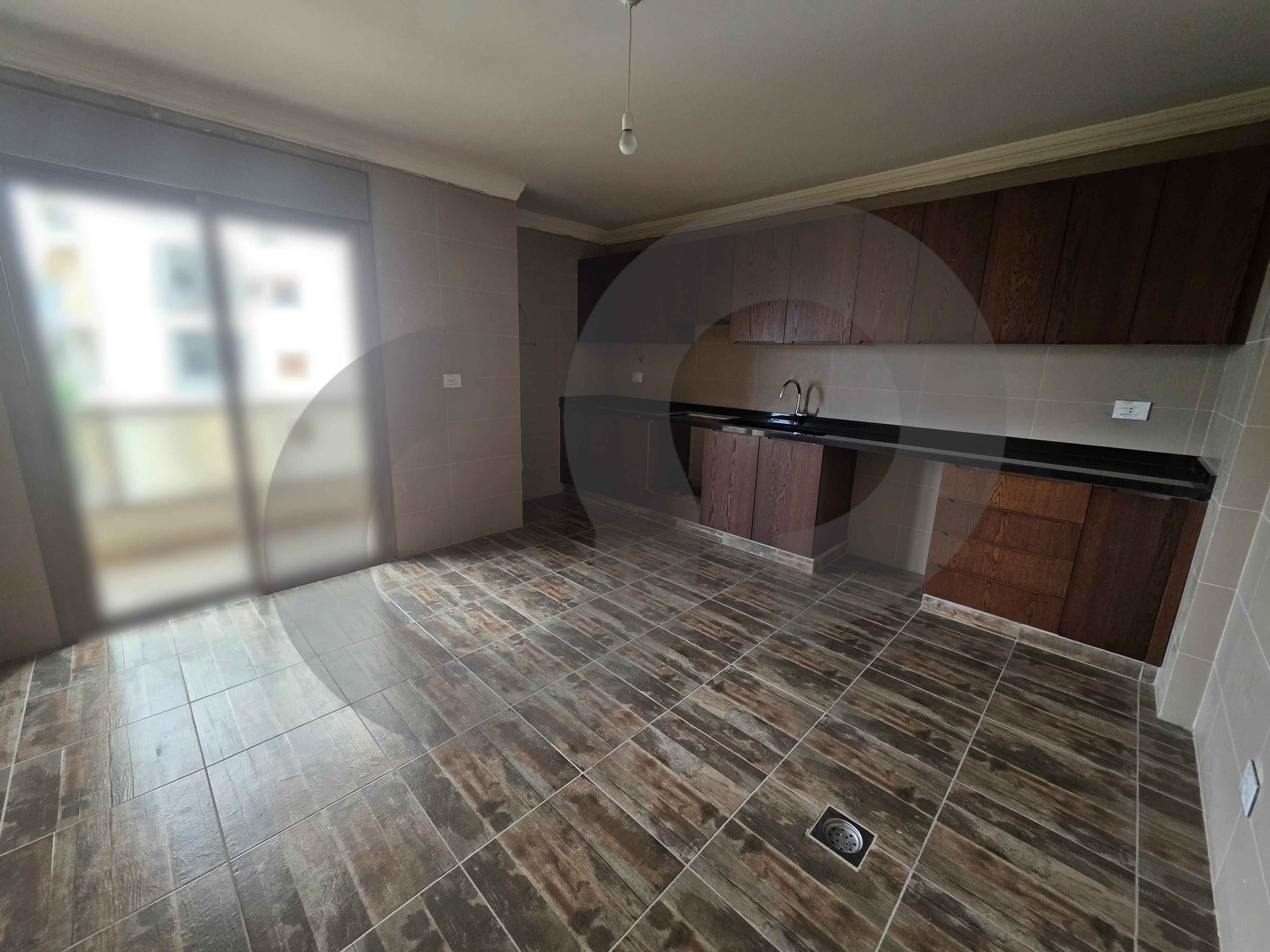 DUPLEX/dead end street in a prime location/Ghadir,KESEROUAN — الصورة 3