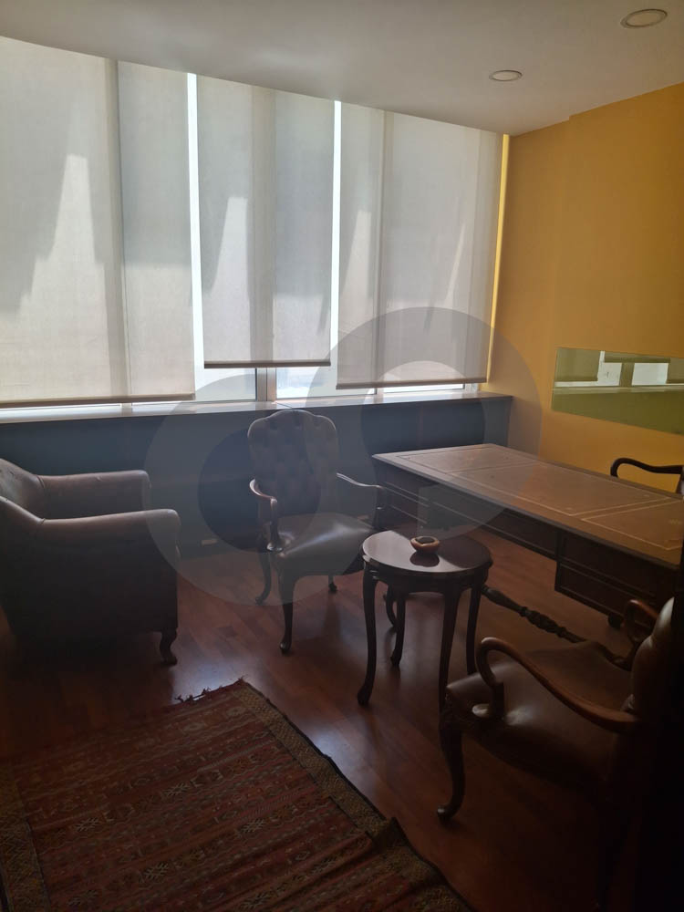 PRIME LOCATION / OFFICE FOR RENT / ACHRAFIEH-BEIRUT — الصورة 2