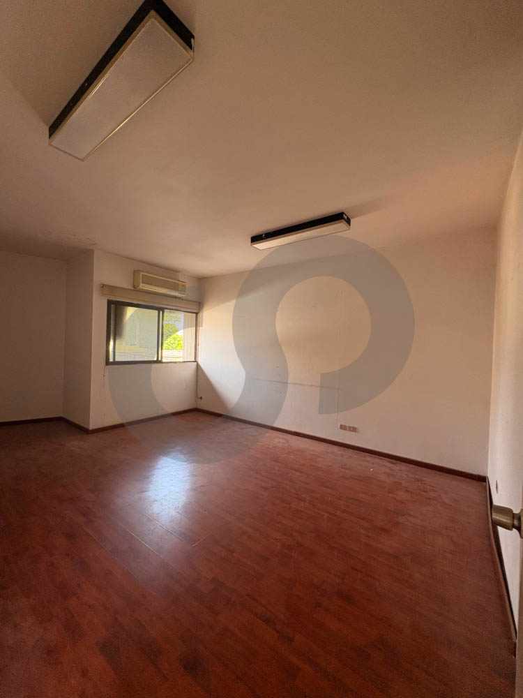 SPACIOUS SHOP IN A PRIME LOCATION FOR RENT / JBEIL — الصورة 2