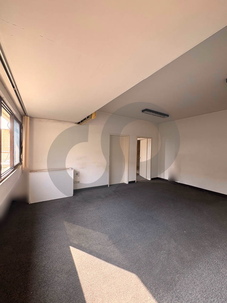 SPACIOUS SHOP IN A PRIME LOCATION FOR RENT / JBEIL — الصورة 3