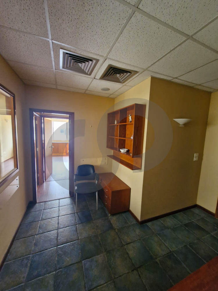 PRIME LOCATION / OFFICE FOR RENT / JBEIL — الصورة 3