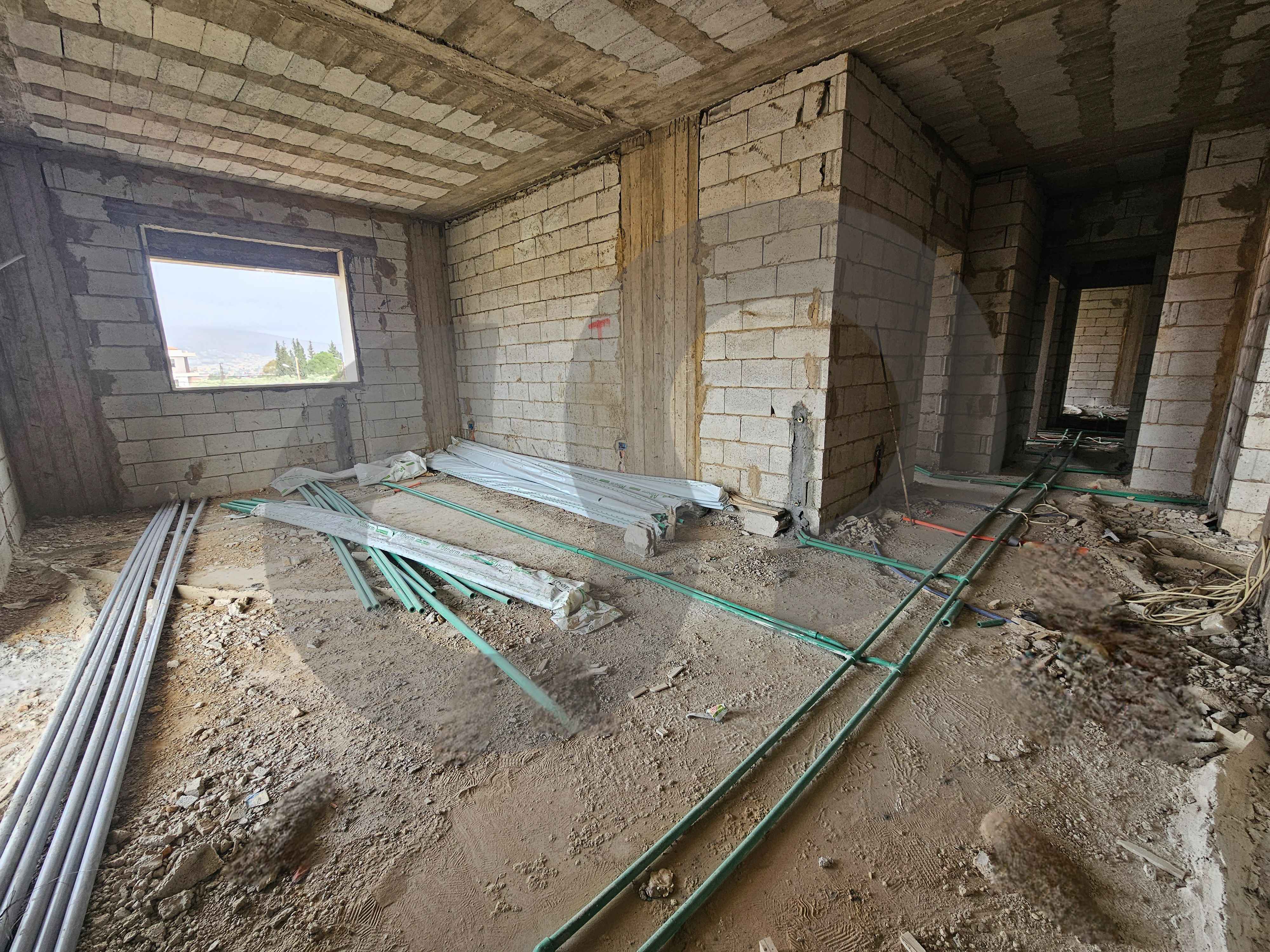 Under construction/3 balconies/heating/Zgharta — الصورة 2