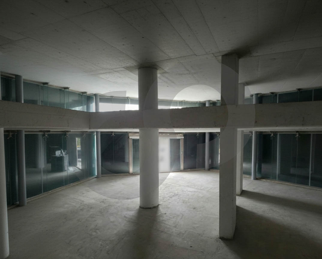 Prime location in Sodeco_Huge façade_multiple businesses — الصورة 2