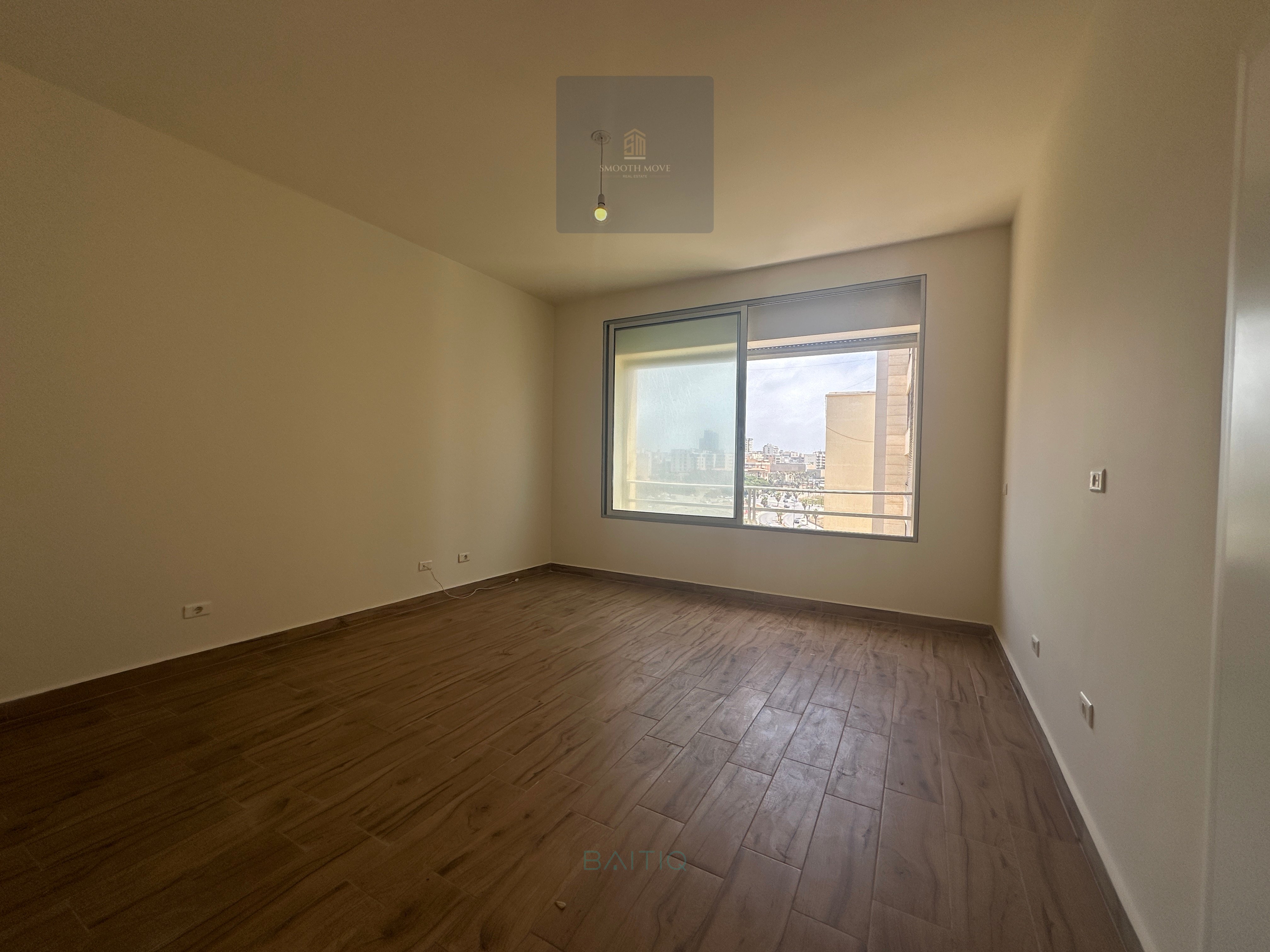 High Ceilings, Seaview, Renovated Apartment for Sale in Ramlet el Bayda — الصورة 3