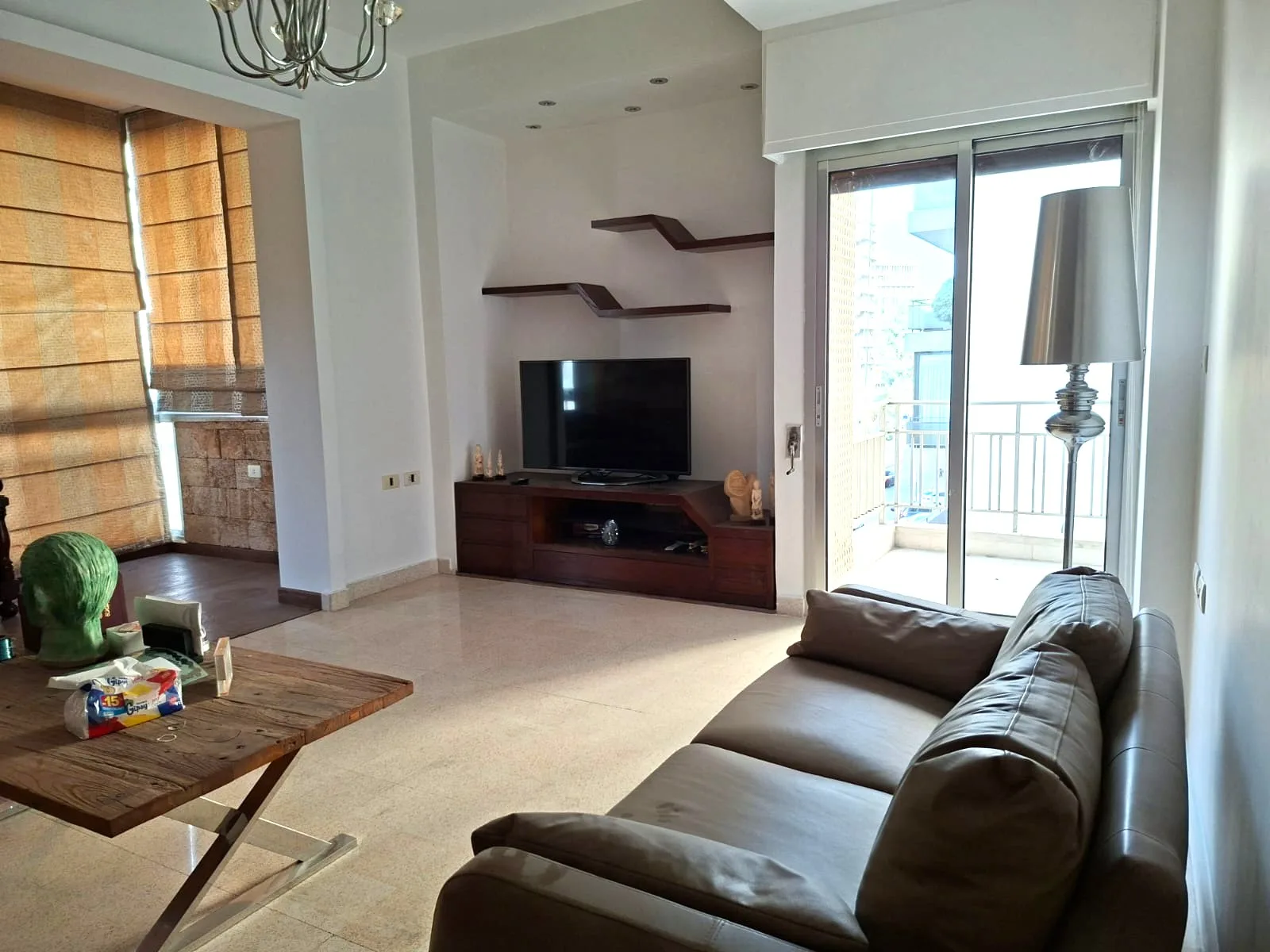 Apartment for Rent in Corniche el Mazraa, Beirut — الصورة 4