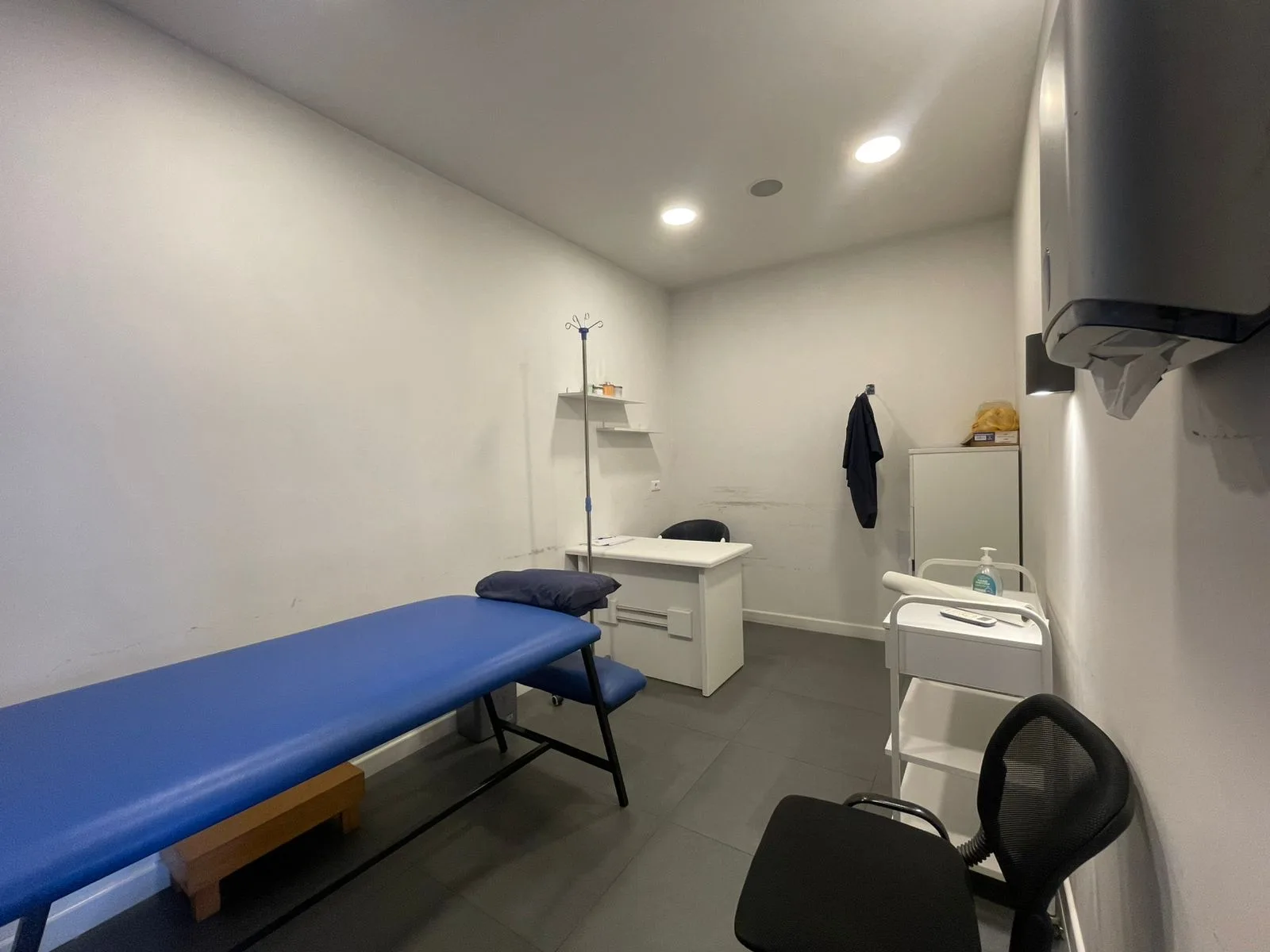 Office for Rent in Saifi Village — الصورة 3