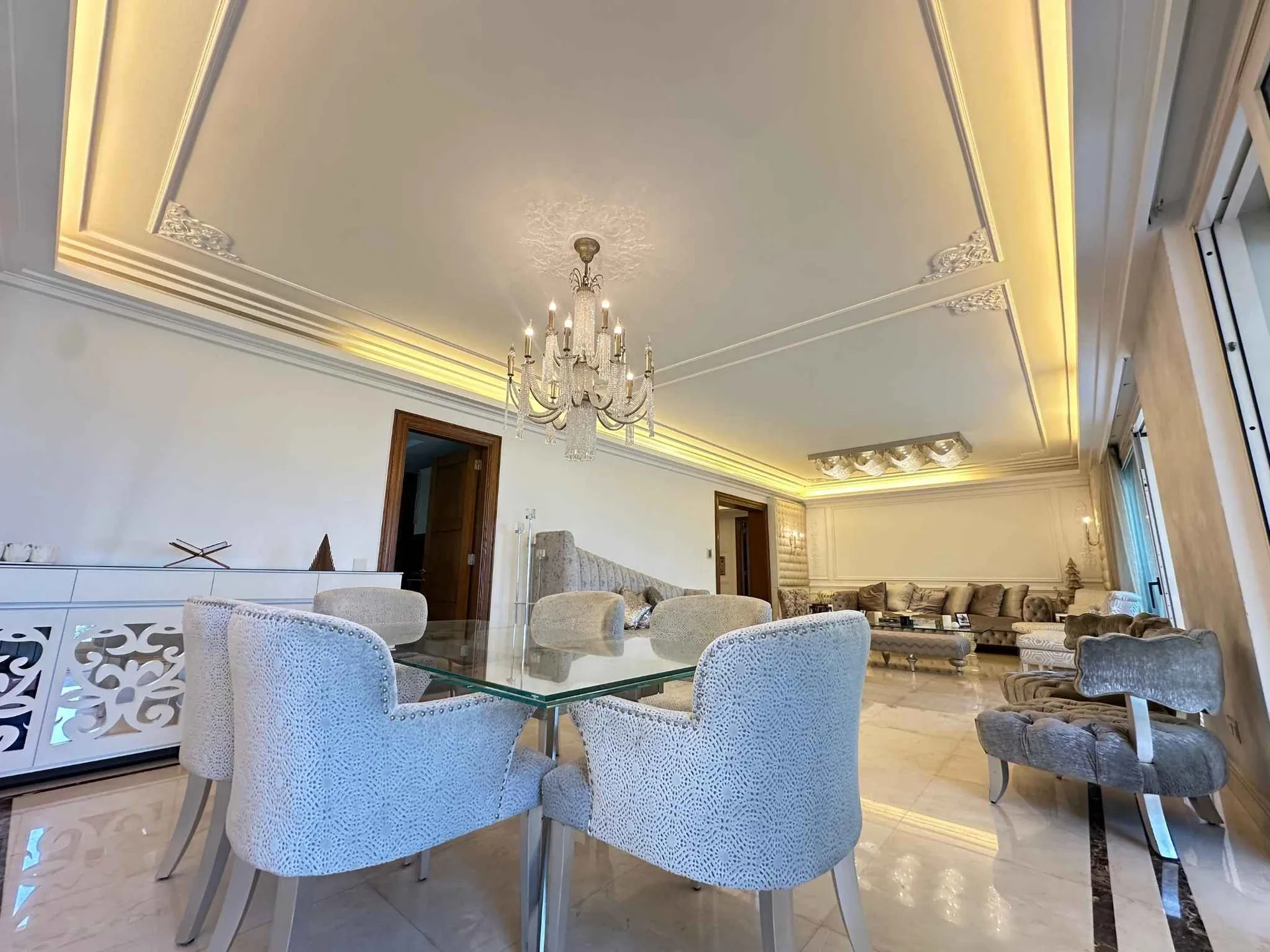 Apartment for Sale in Ain Al Mraiseh, Beirut, Lebanon — الصورة 2