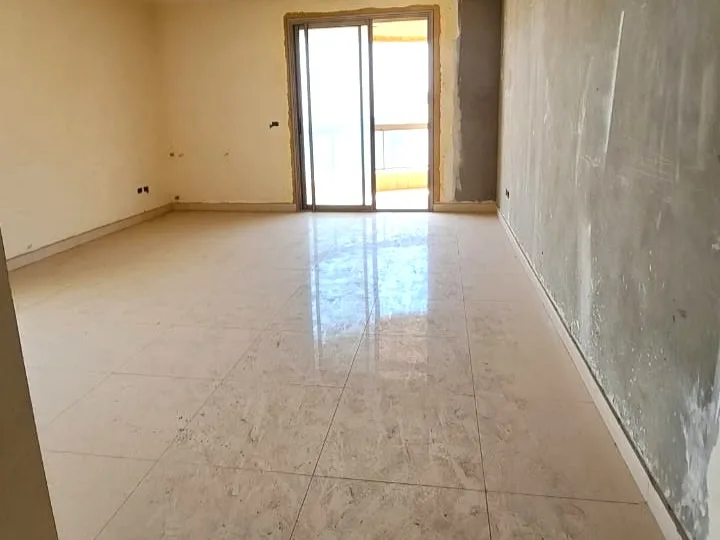 Apartment for Sale in Ramleh Al Bayda, Beirut, Lebanon — الصورة 4