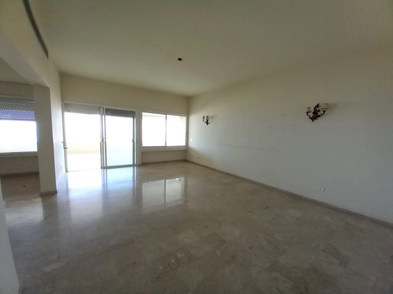 Apartment for Sale in Kfar Hbab, Lebanon — الصورة 2