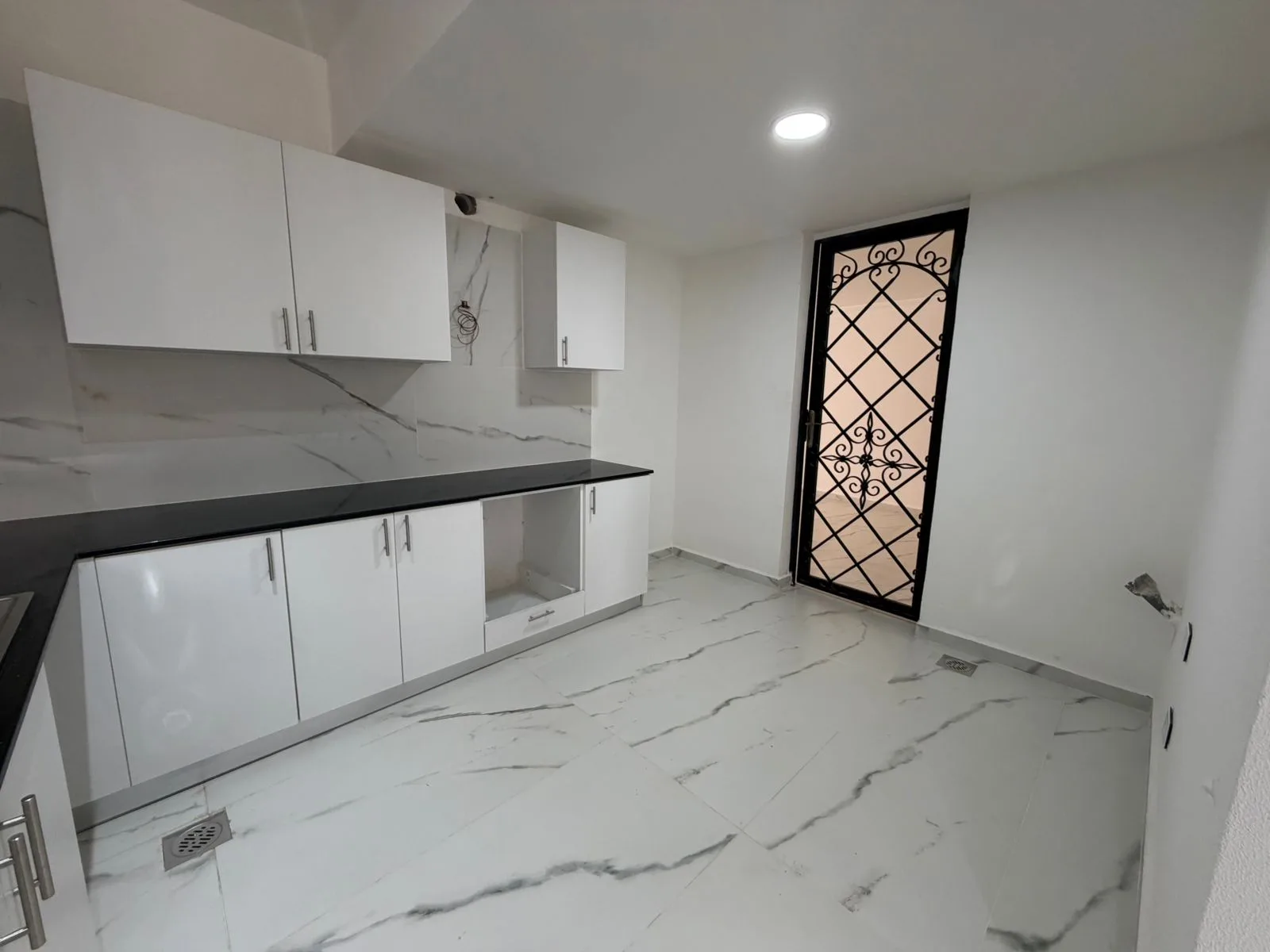 Apartment for Sale in Fatqa — الصورة 6