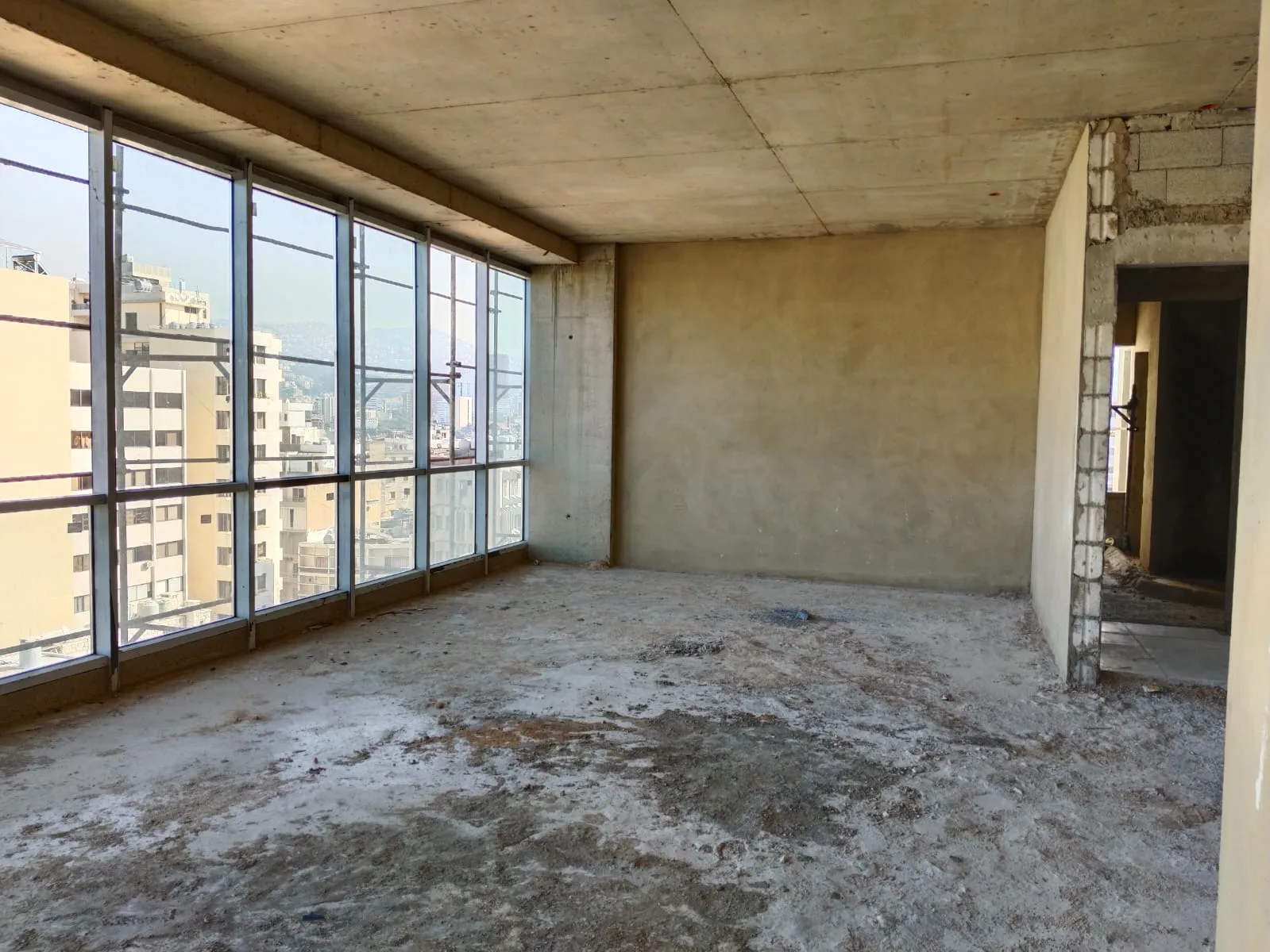 Office for Sale in Badaro — الصورة 2