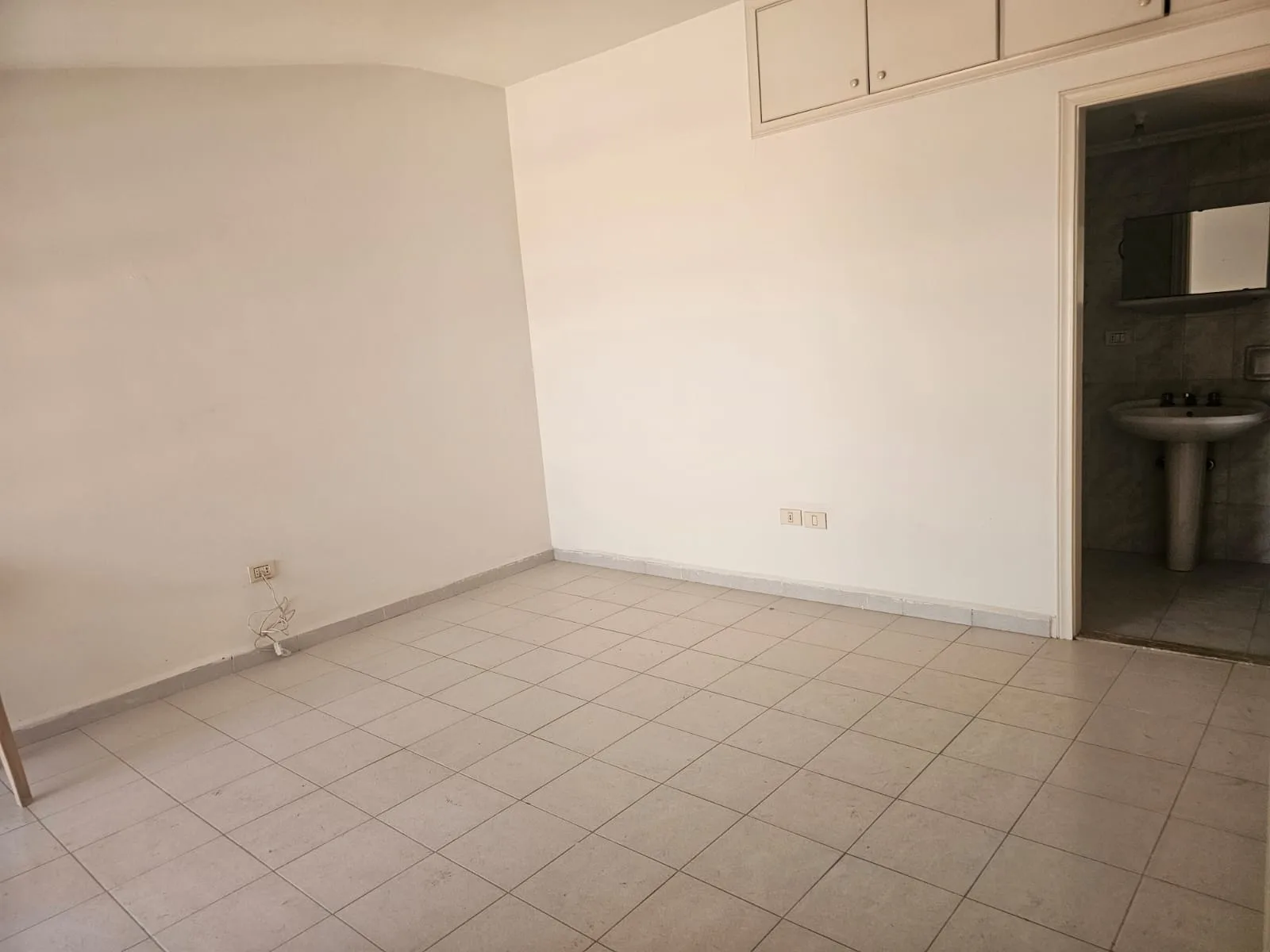 Apartment for Sale in Qornet El Hamra — الصورة 8