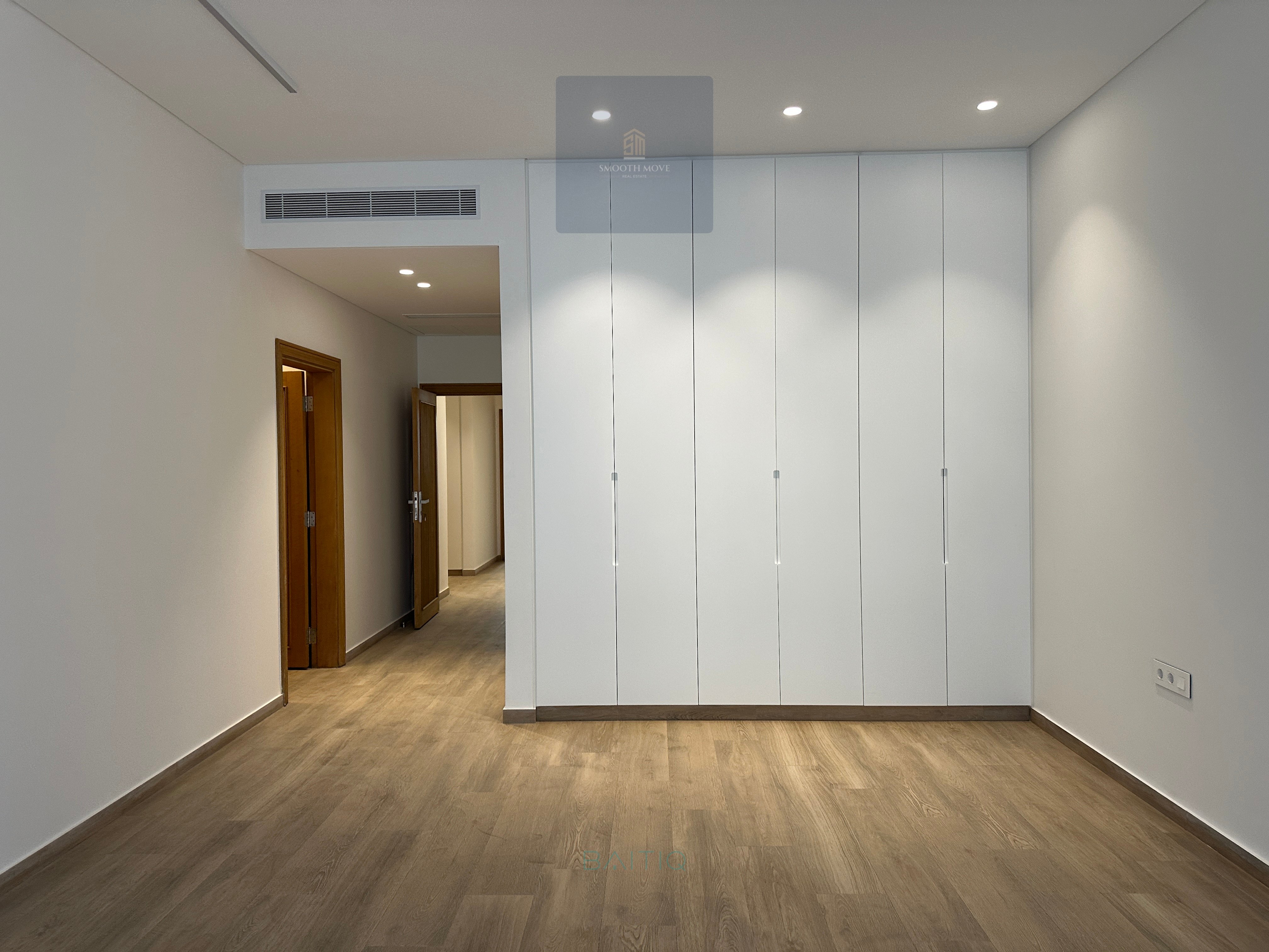 Enormous and Charming Apartment for Rent in Rawche, Beirut — الصورة 14
