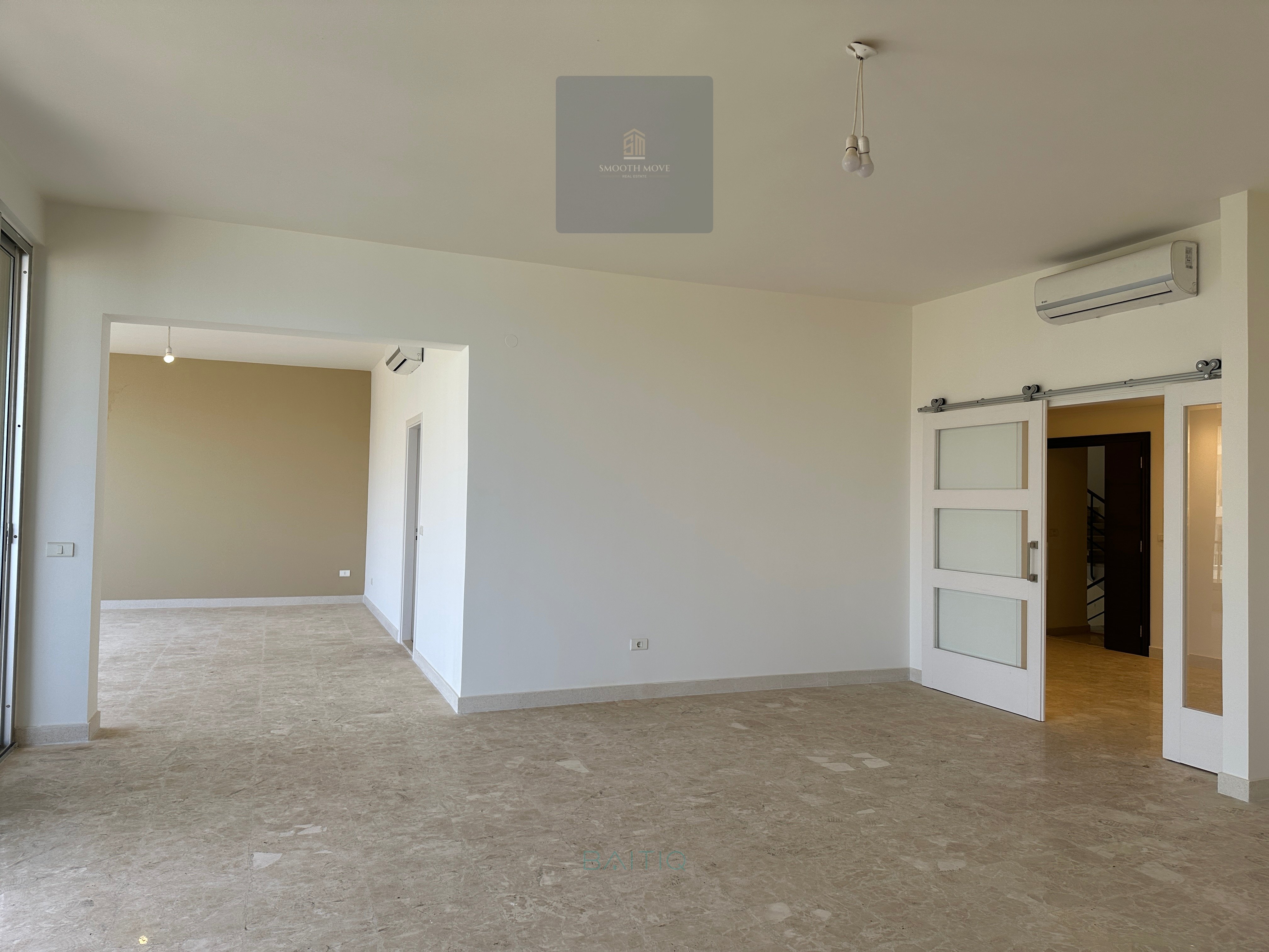 High Ceilings, Seaview, Renovated Apartment for Sale in Ramlet el Bayda — الصورة 2