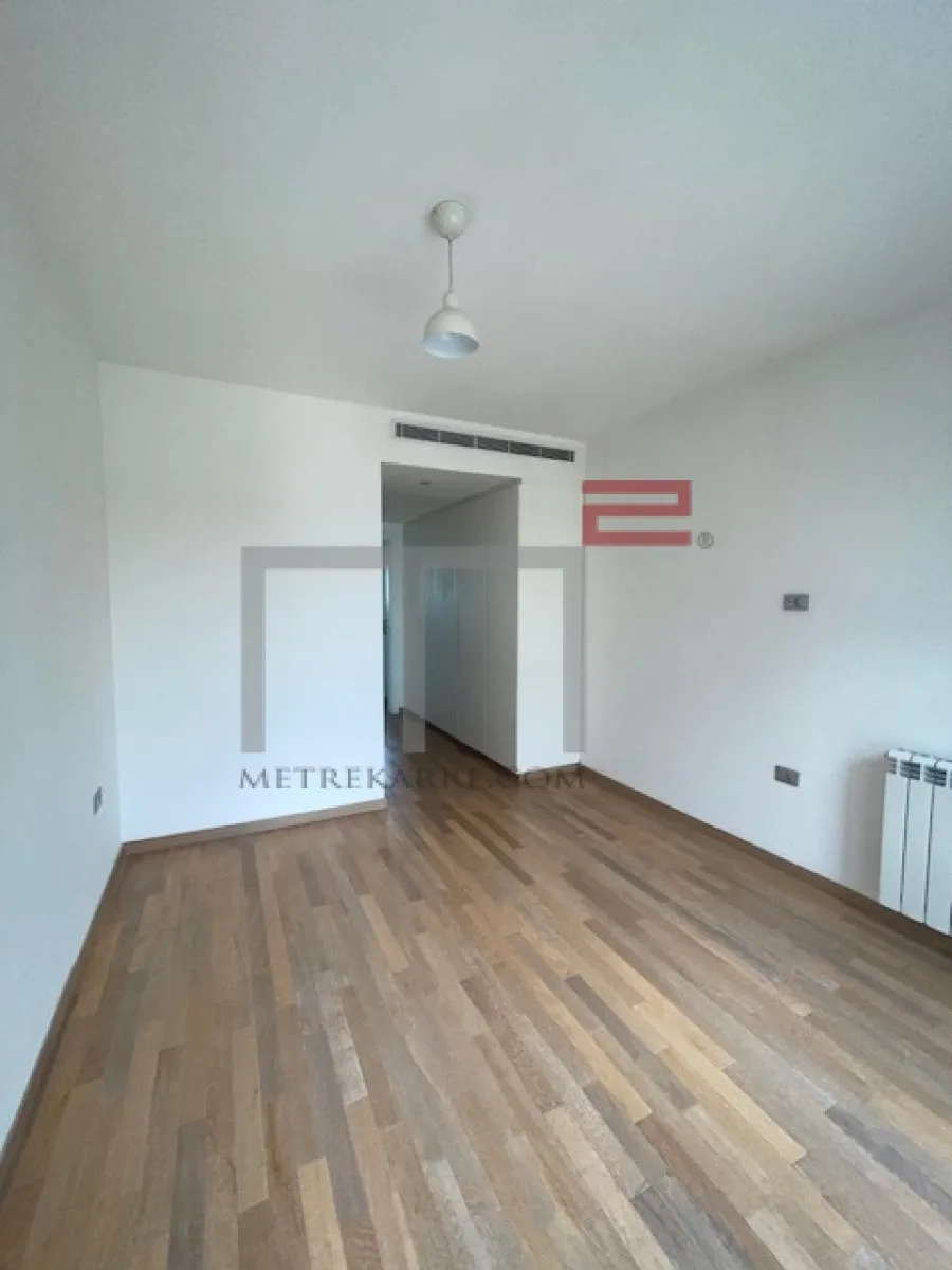 Duplex for Sale in Hôtel Dieu — الصورة 3