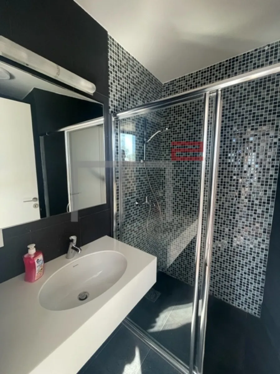 Chalet for Sale — الصورة 2