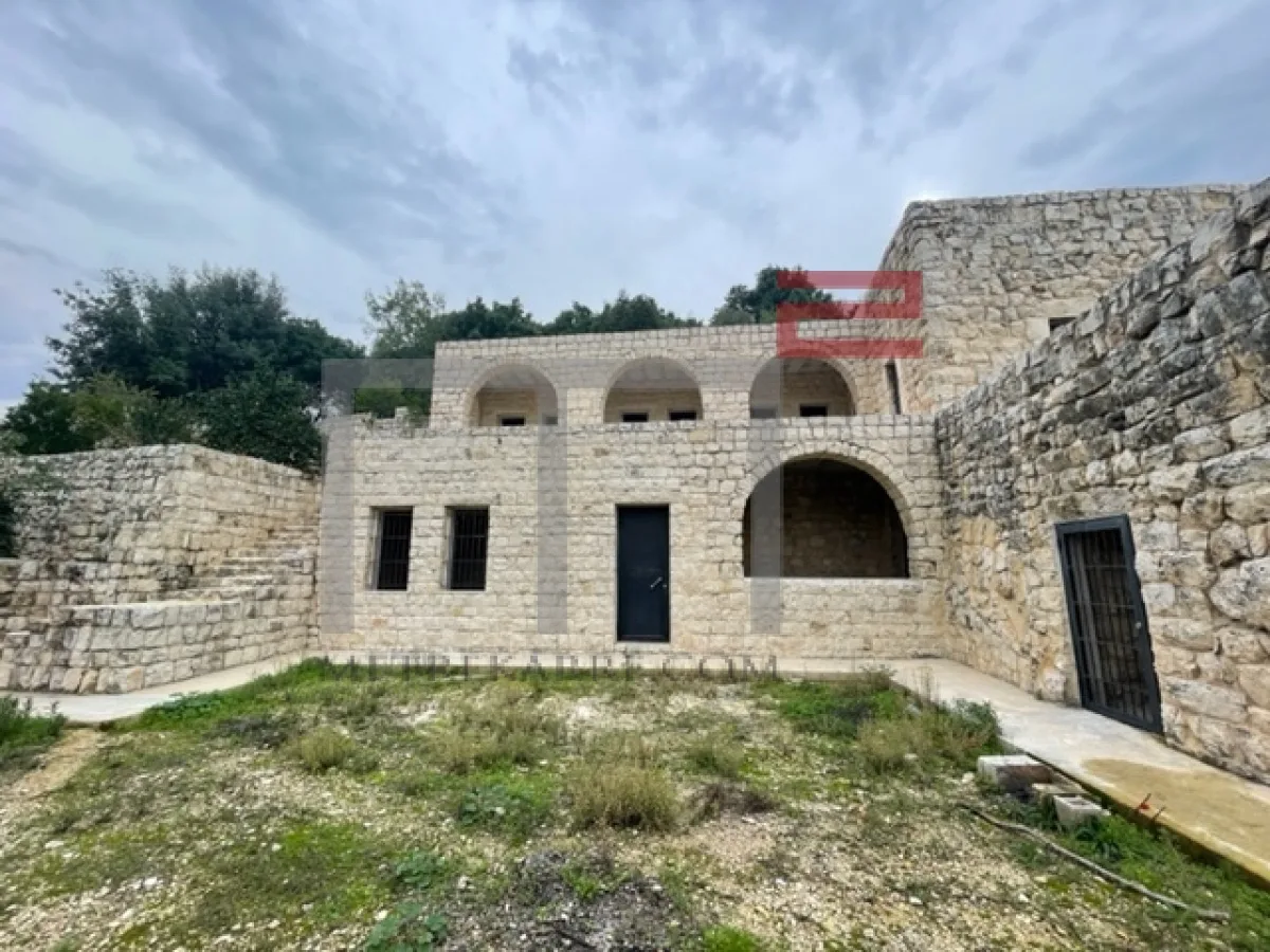 Villa for Sale in Jrane